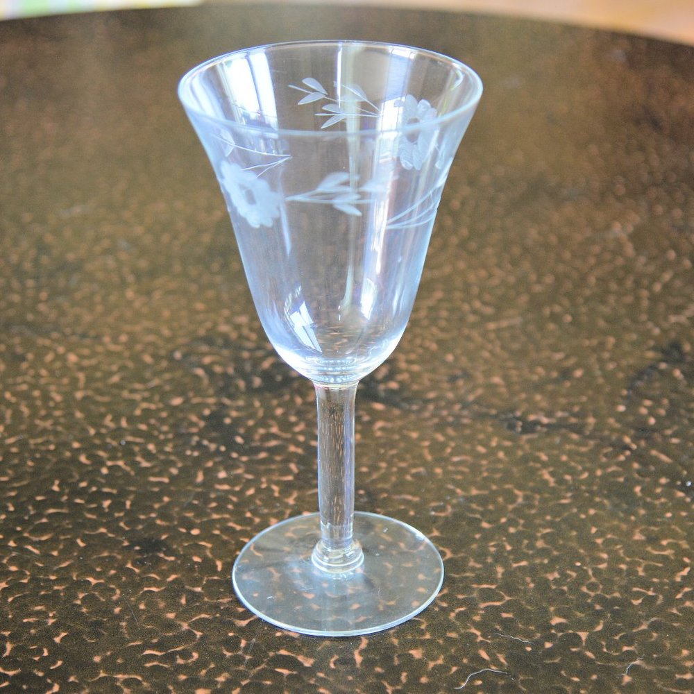Vintage Floral Etched Stemmed Wine Glass